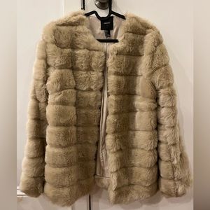 BARELY WORN FAUX FUR COAT! Luxurious coat that keeps you warm and looking chic!